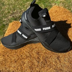 puma trainers with elastic strap
